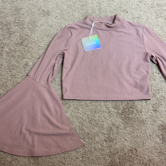 Misguided size small or 4. Petite, ribbed flared sleeve crop top in mauve taupe - Picture 6 of 6